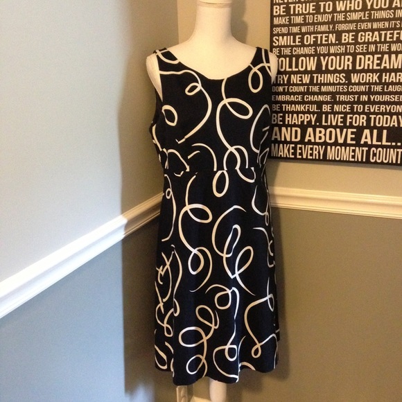 Jessica Howard Dresses & Skirts - Jessica Howard Black White Swirl Dress Size 14